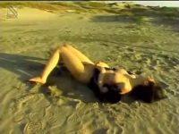 【セックスエロ動画】ガチ閲覧注意！拉致ったＪＫの制服を切り刻んで種付けレ○プした後、海岸にポイ捨て・・・